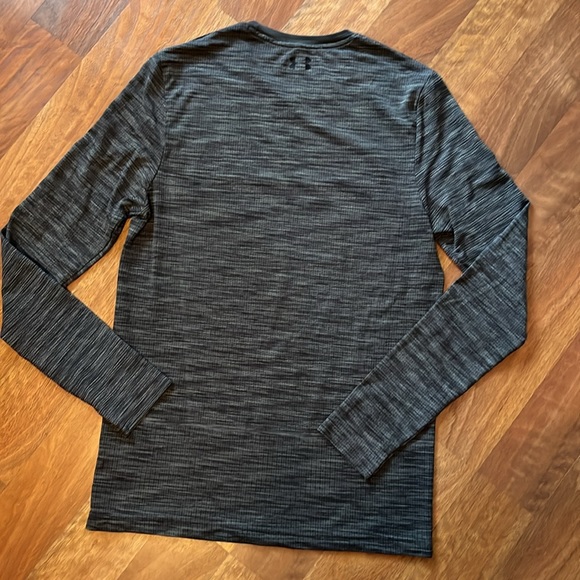 BNWOT under Armour fitted heat gear - Picture 10 of 11